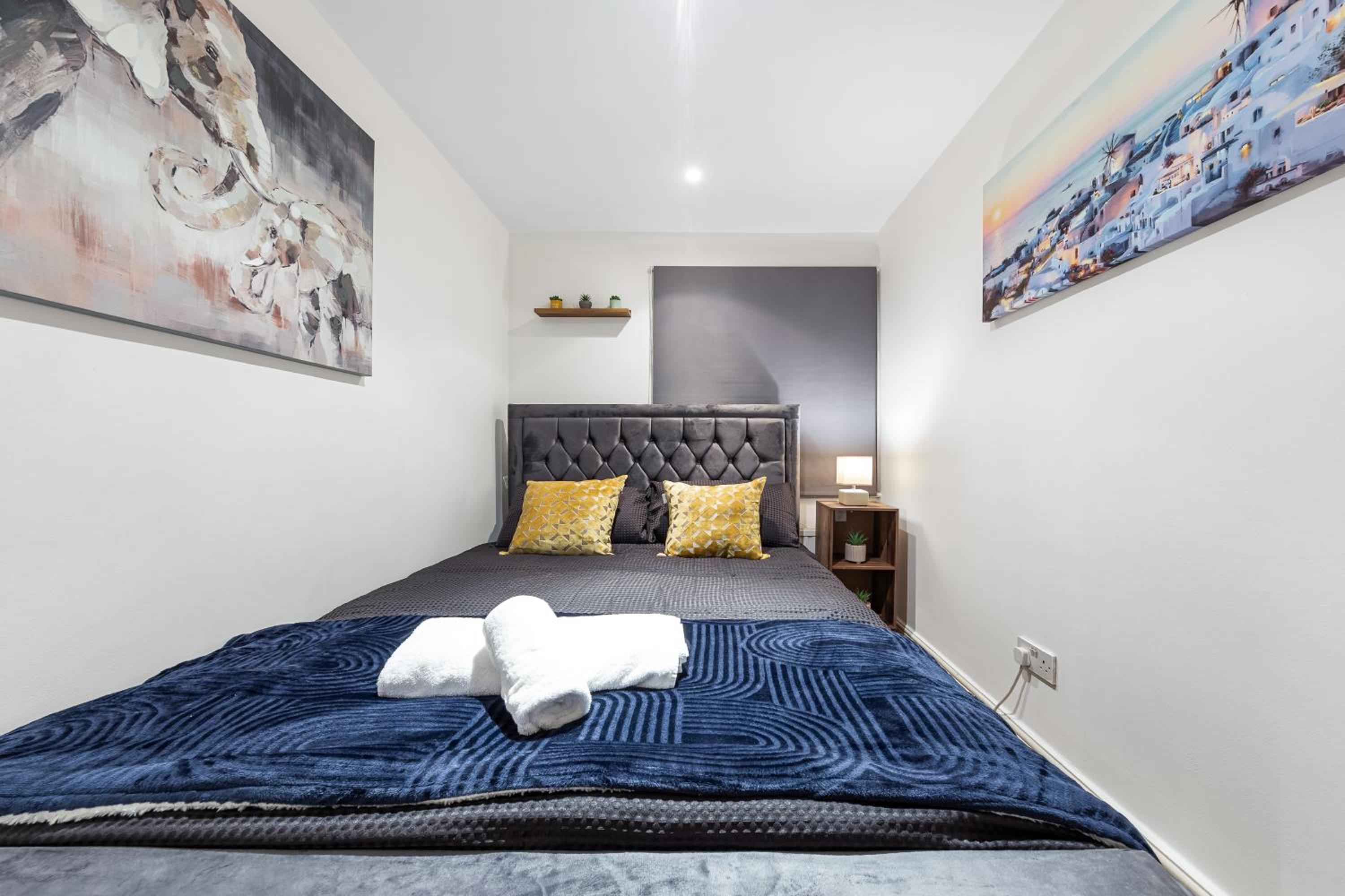 2 Bed Flat - Sleeps 6 - Pets - Parking - Wifi
