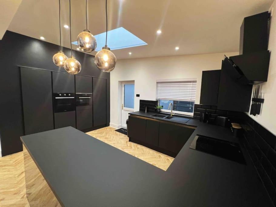 The Baglan Bungalow M4 Access in 1 min