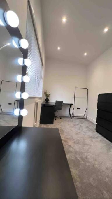 The Baglan Bungalow M4 Access in 1 min