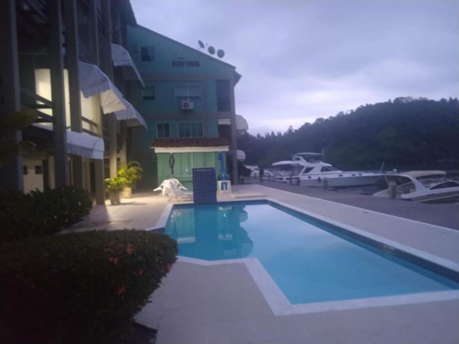 Apto com excelente localização em Angra dos Reis