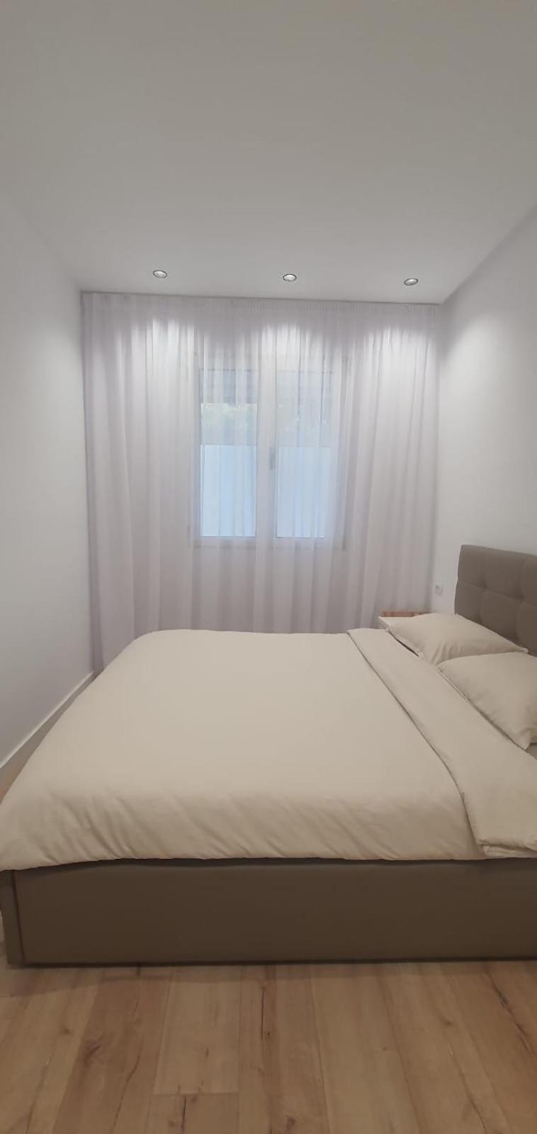 Alle's Komuna Parisit lux apartment