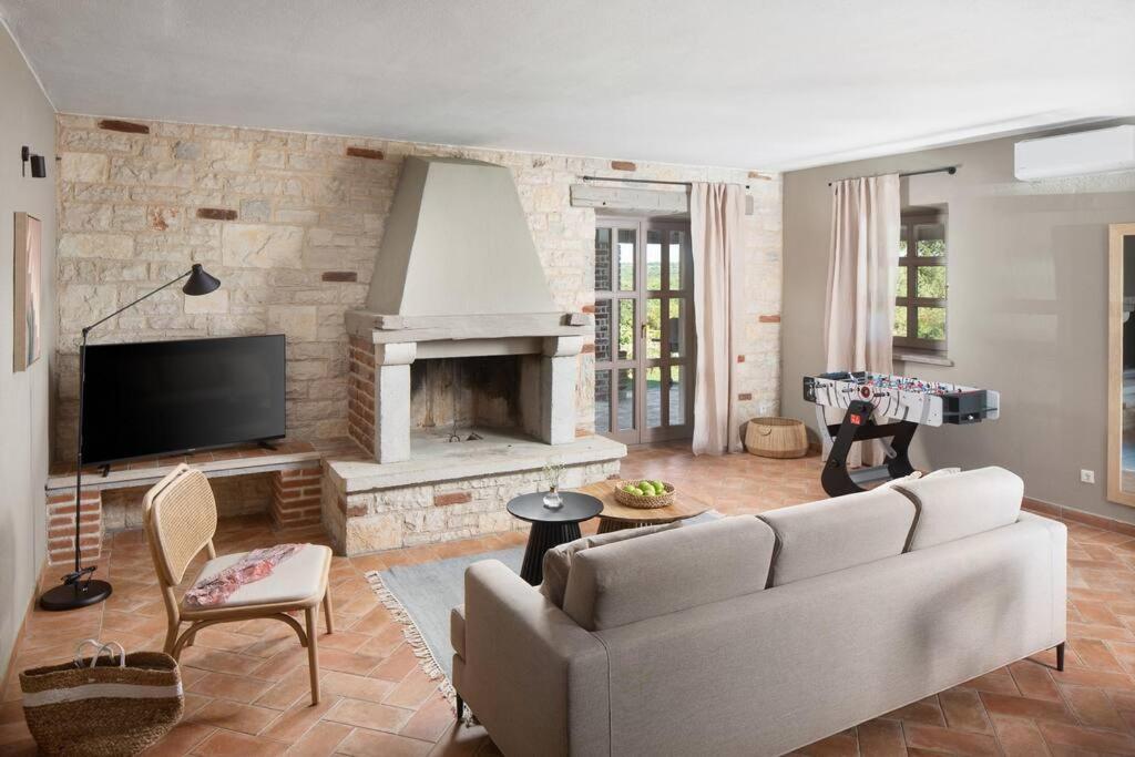 Rustic Villa Sylbum with a pool in istria view 4