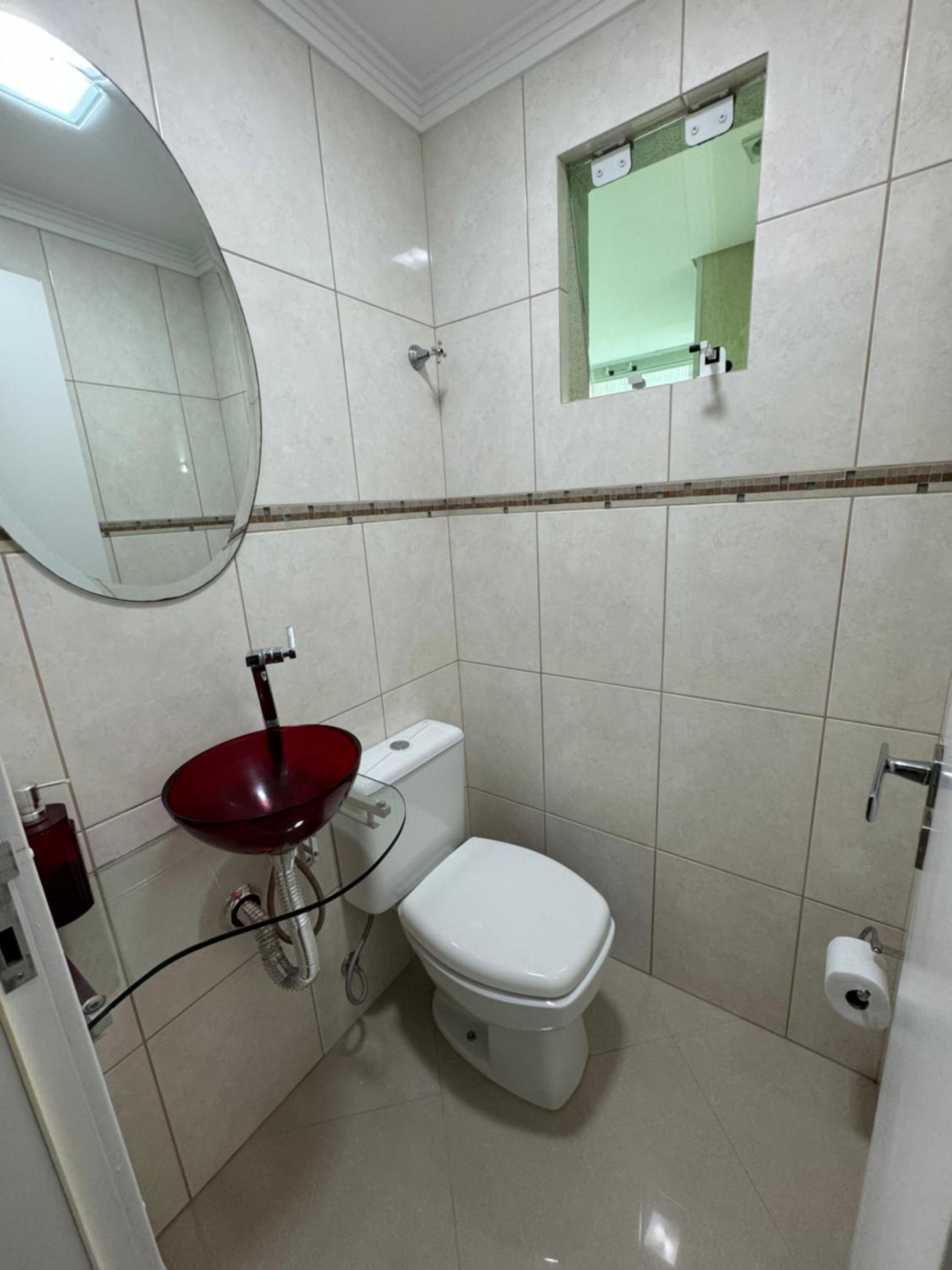 Apartamento com 3 suítes a 300 metros da praia