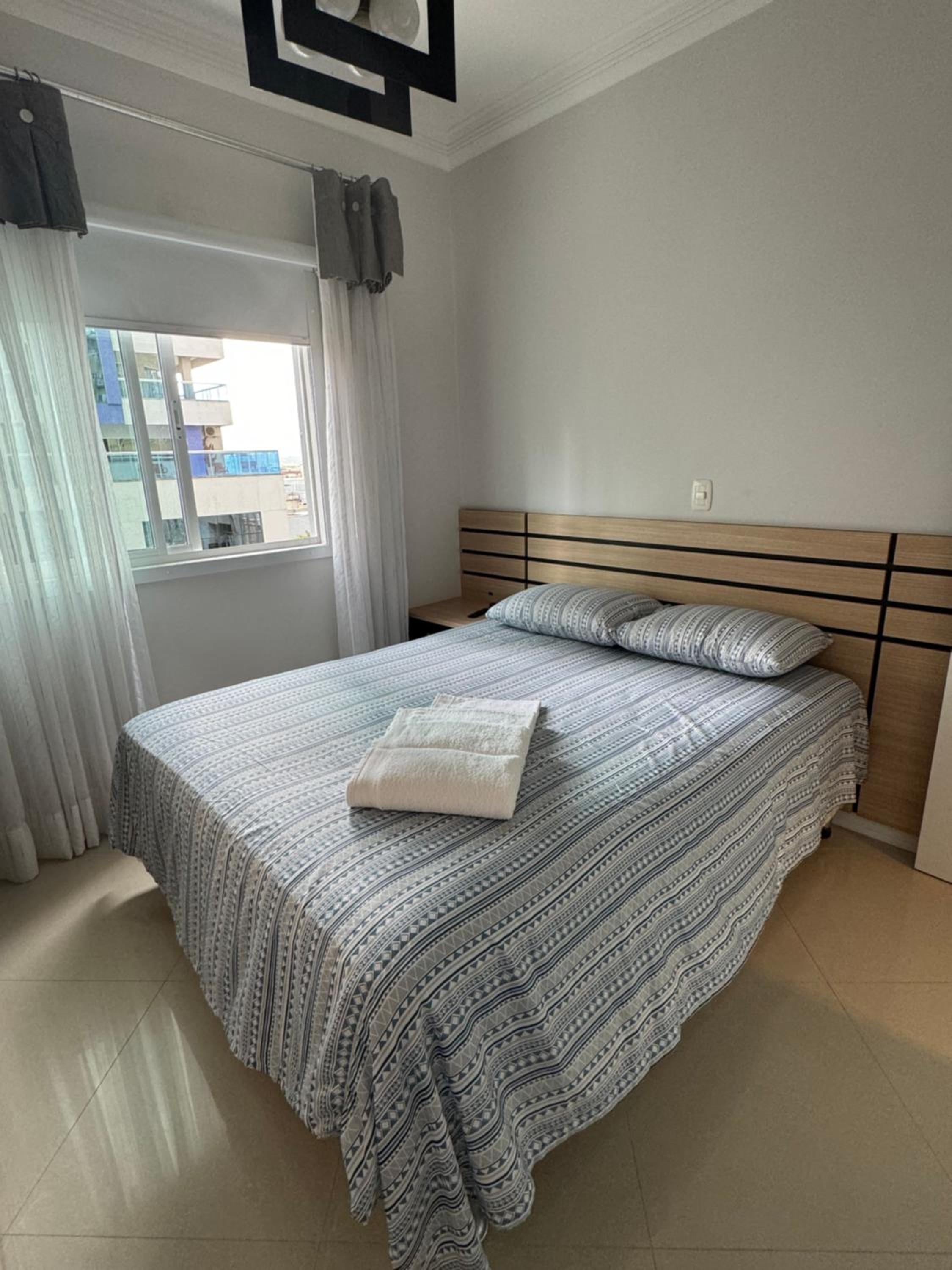 Apartamento com 3 suítes a 300 metros da praia