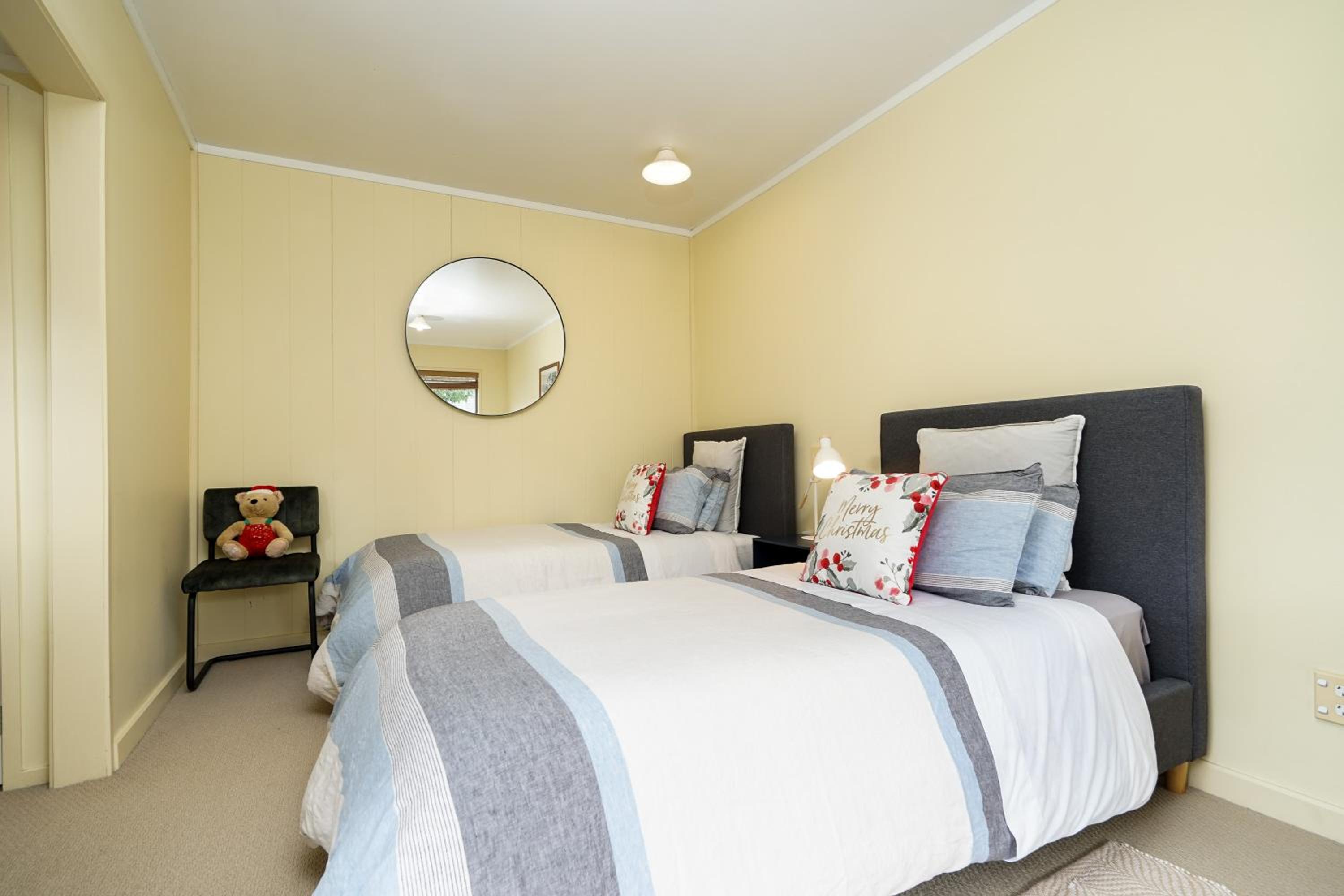 One Bedroom Unit Close to Claudeland Park view 4