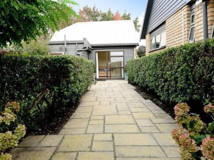 One Bedroom Unit Close to Claudeland Park view 3