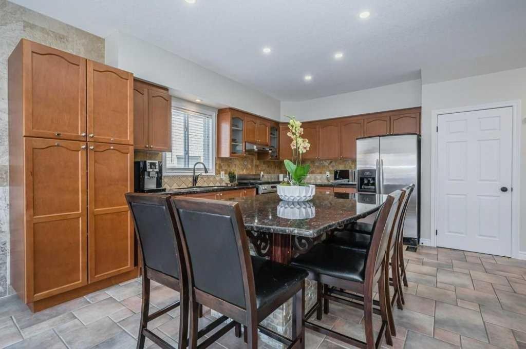 Kitchener Vacations - Comfortable Modern Room near YKF Airport III - Property Image 5