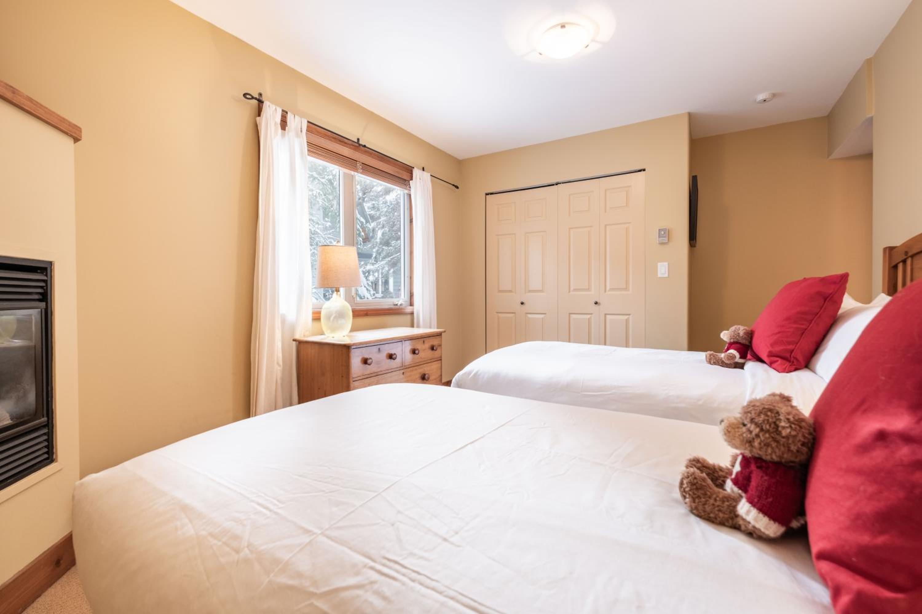 Spruce Grove Chalet by Outpost Whistler