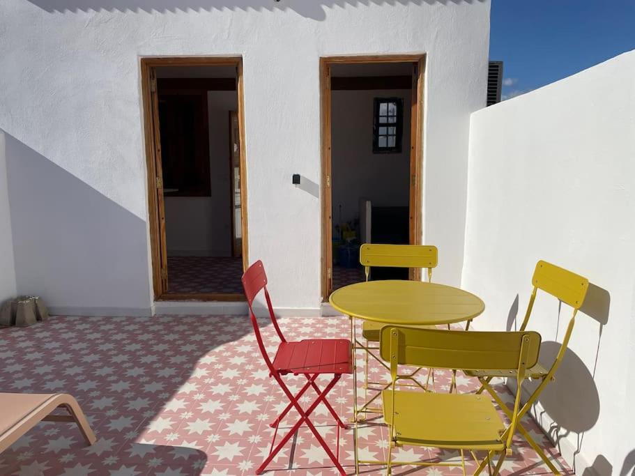 Artisan Haven: El Cabanyal Oasis
