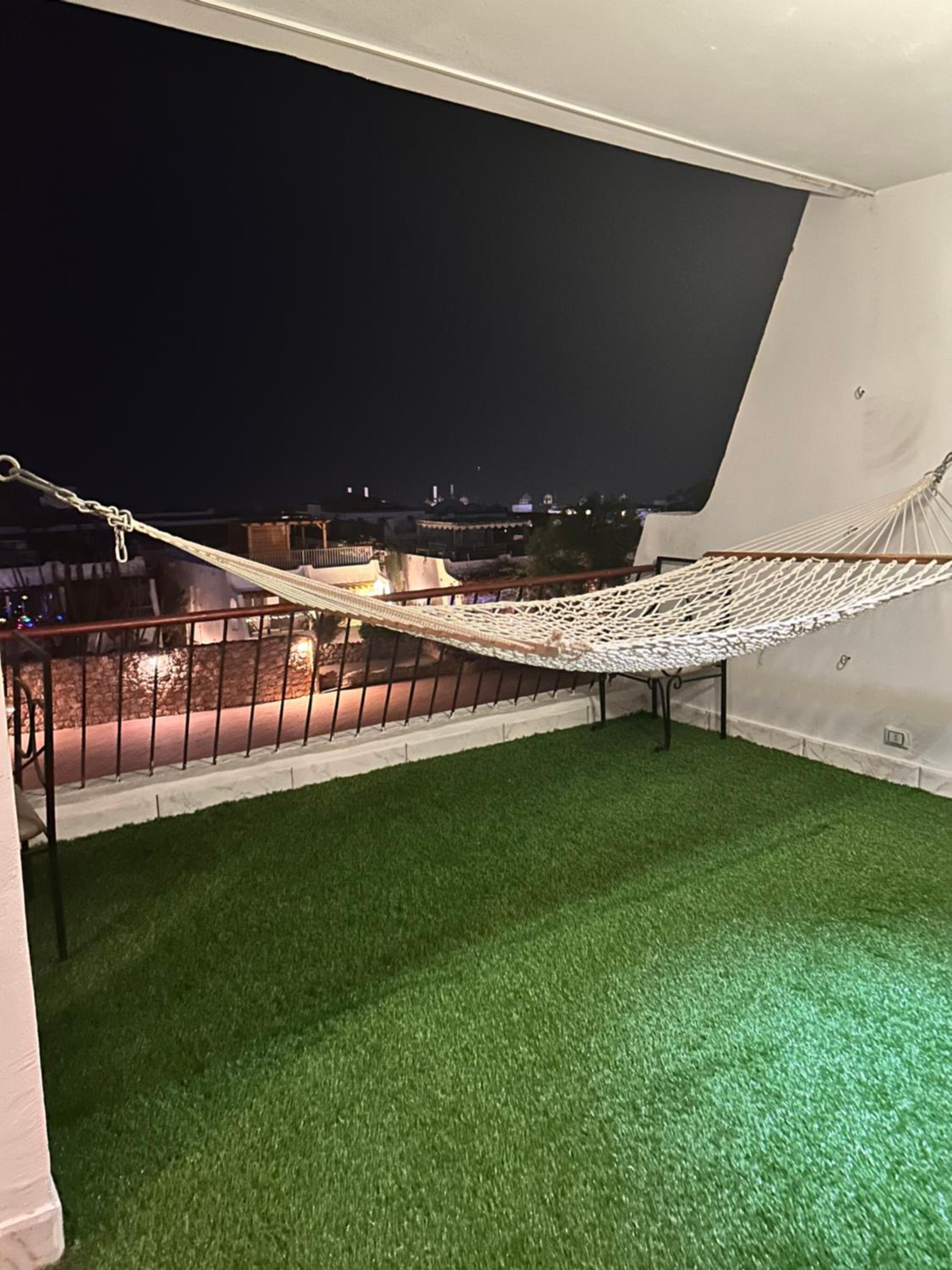 Cordoba Sea View Apartment with open air jacuzzi at Mastaba