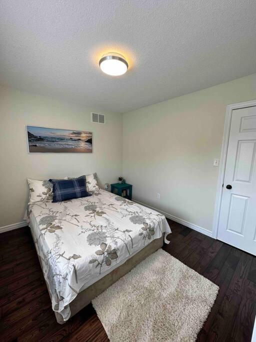 Kitchener Vacations - Cozy Homestay Waterloo Airport II - Property Image 1