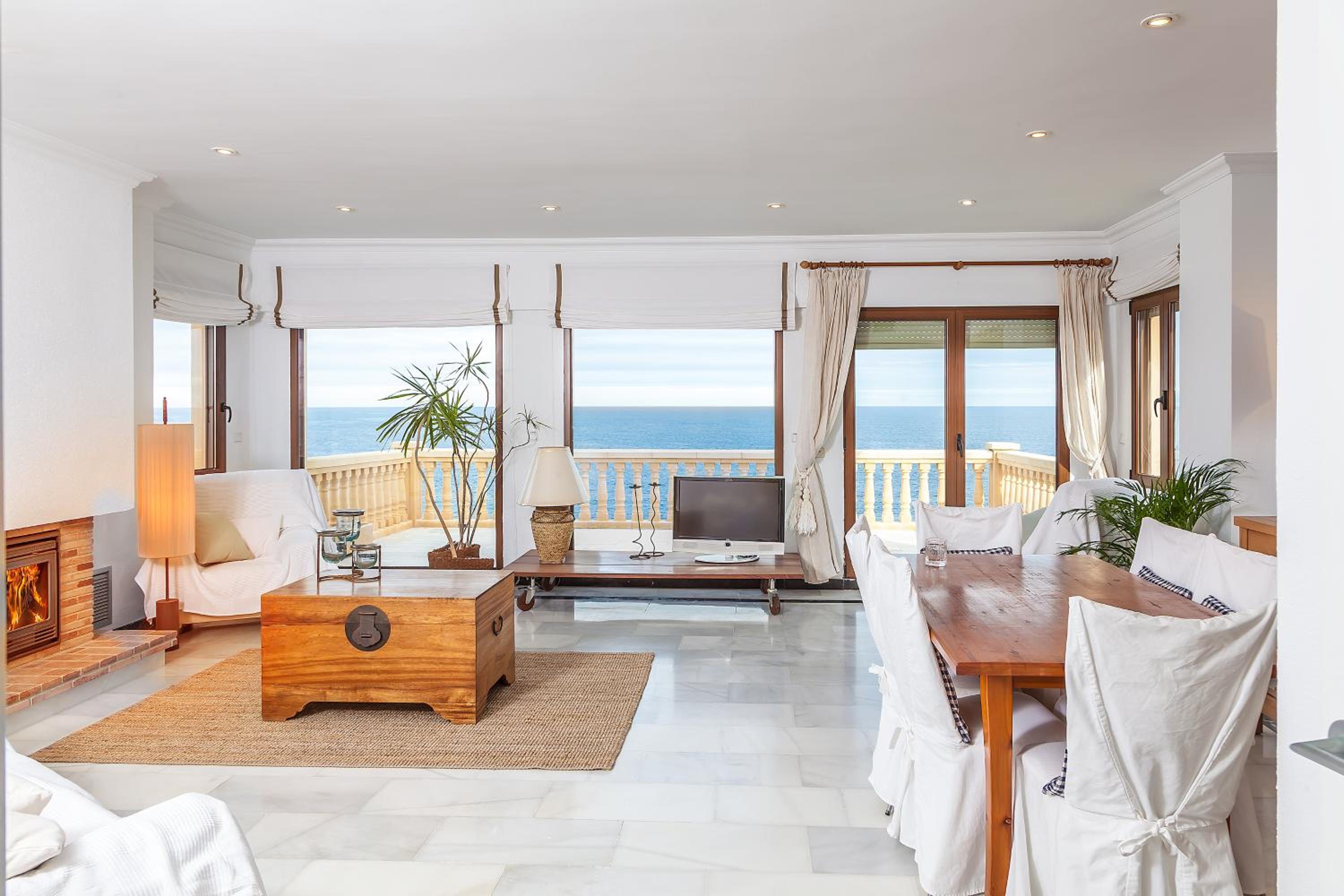 Mar-Beach front apartment in Jávea