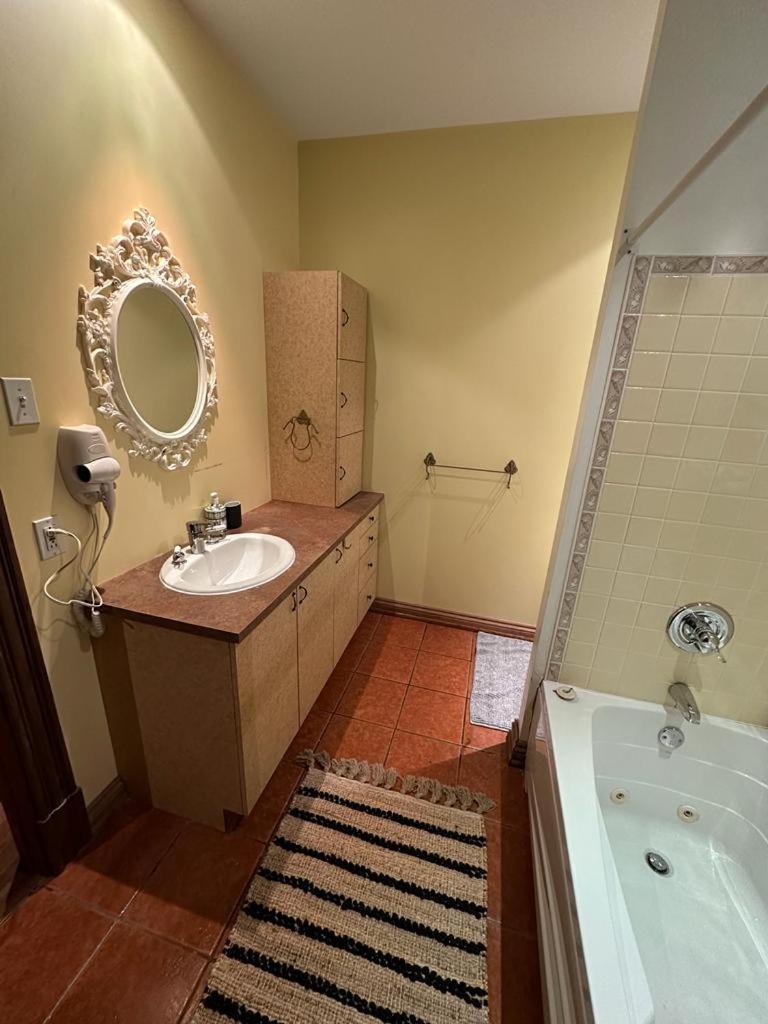 Montreal Sophistication & Style - Newly Renovated