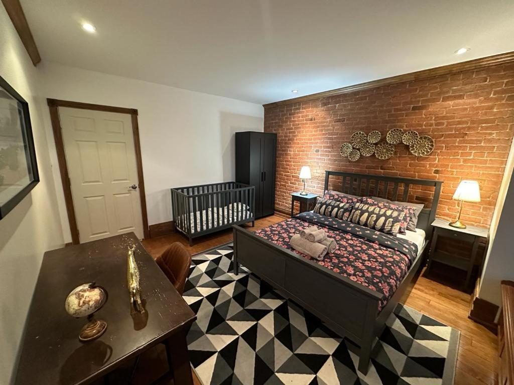 Montreal Sophistication & Style - Newly Renovated