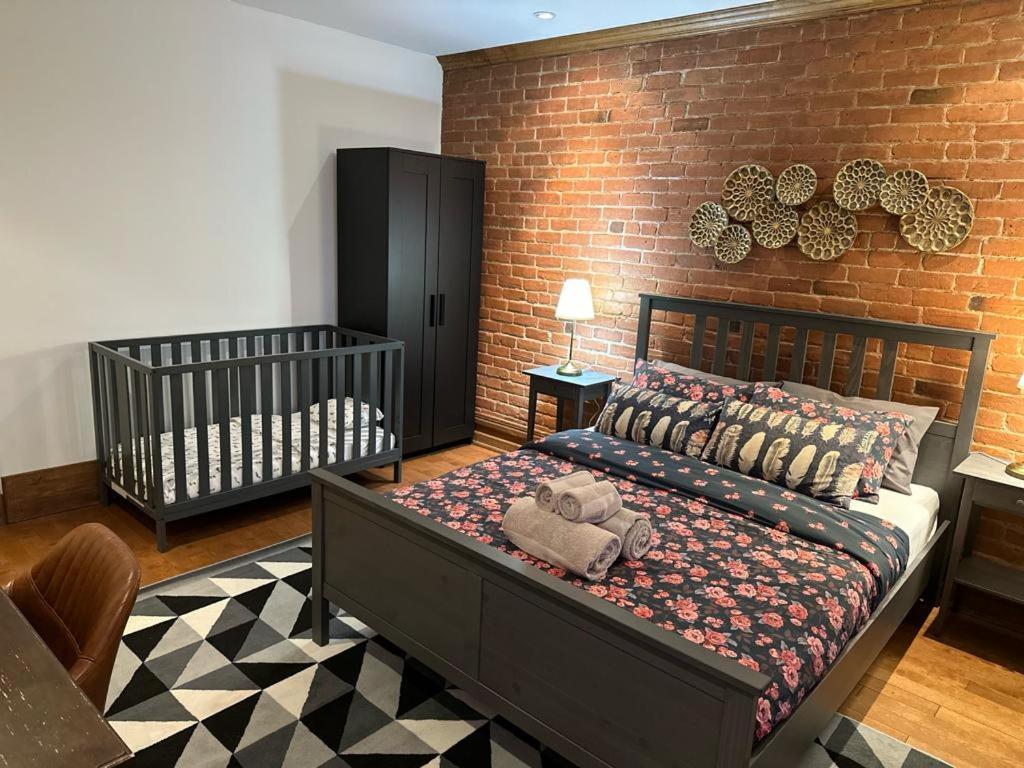 Montreal Sophistication & Style - Newly Renovated