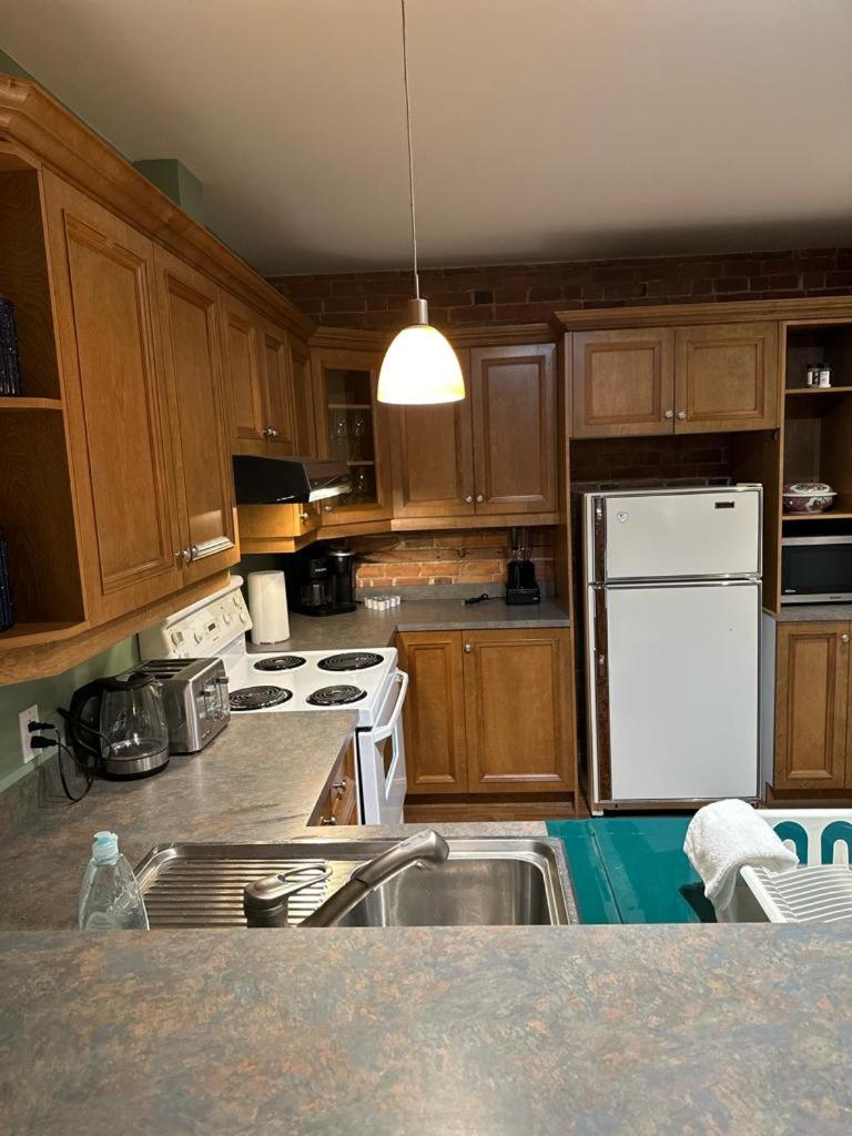 Montreal Sophistication & Style - Newly Renovated