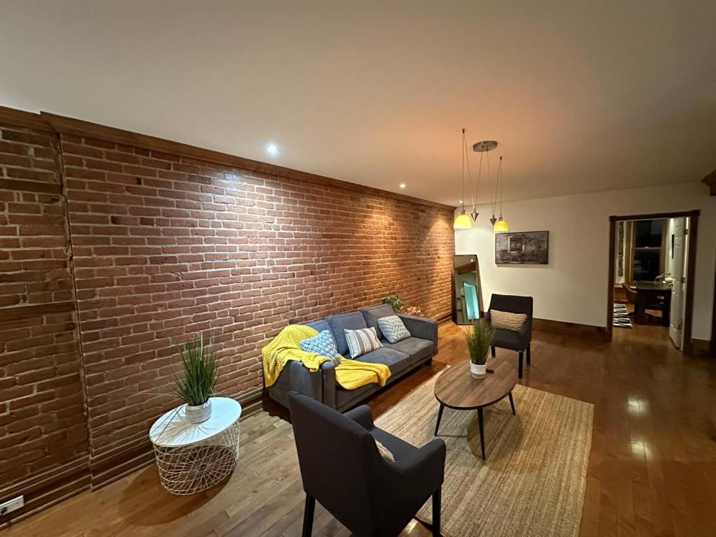 Montreal Sophistication & Style - Newly Renovated