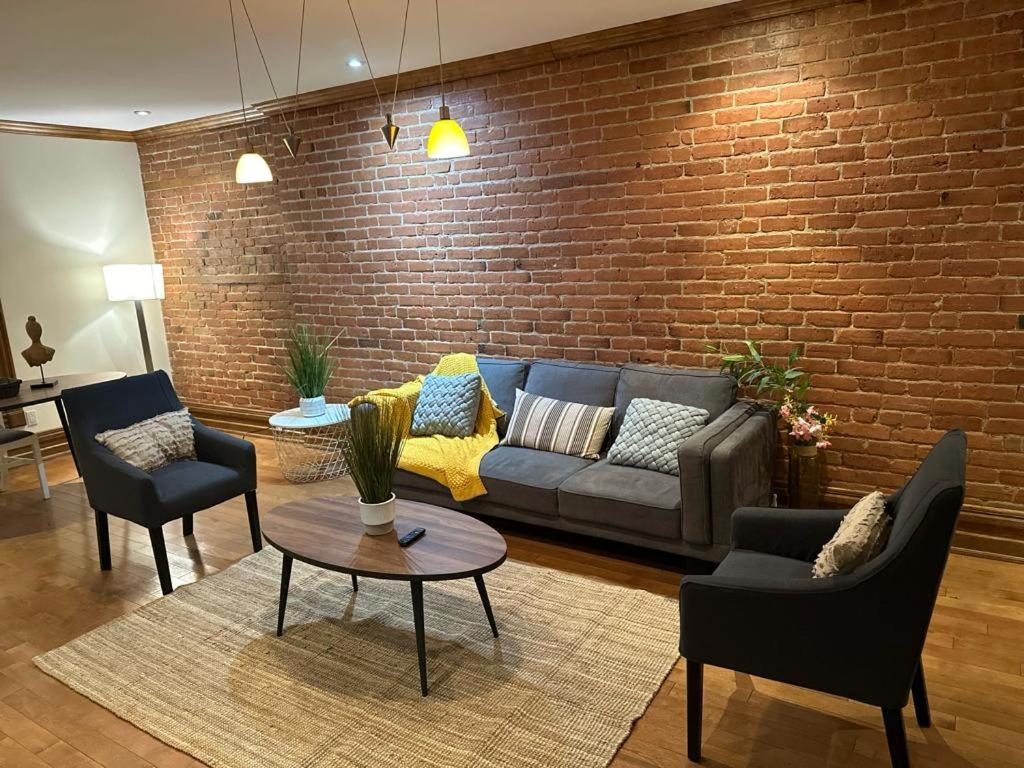 Montreal Sophistication & Style - Newly Renovated
