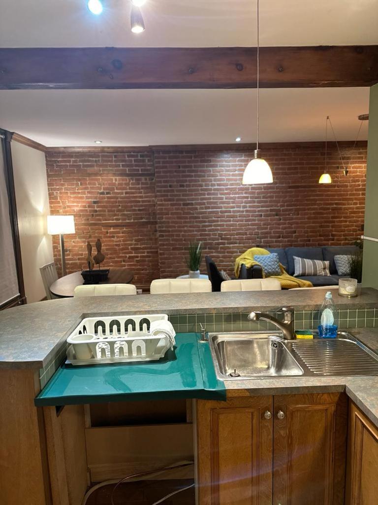 Montreal Sophistication & Style - Newly Renovated