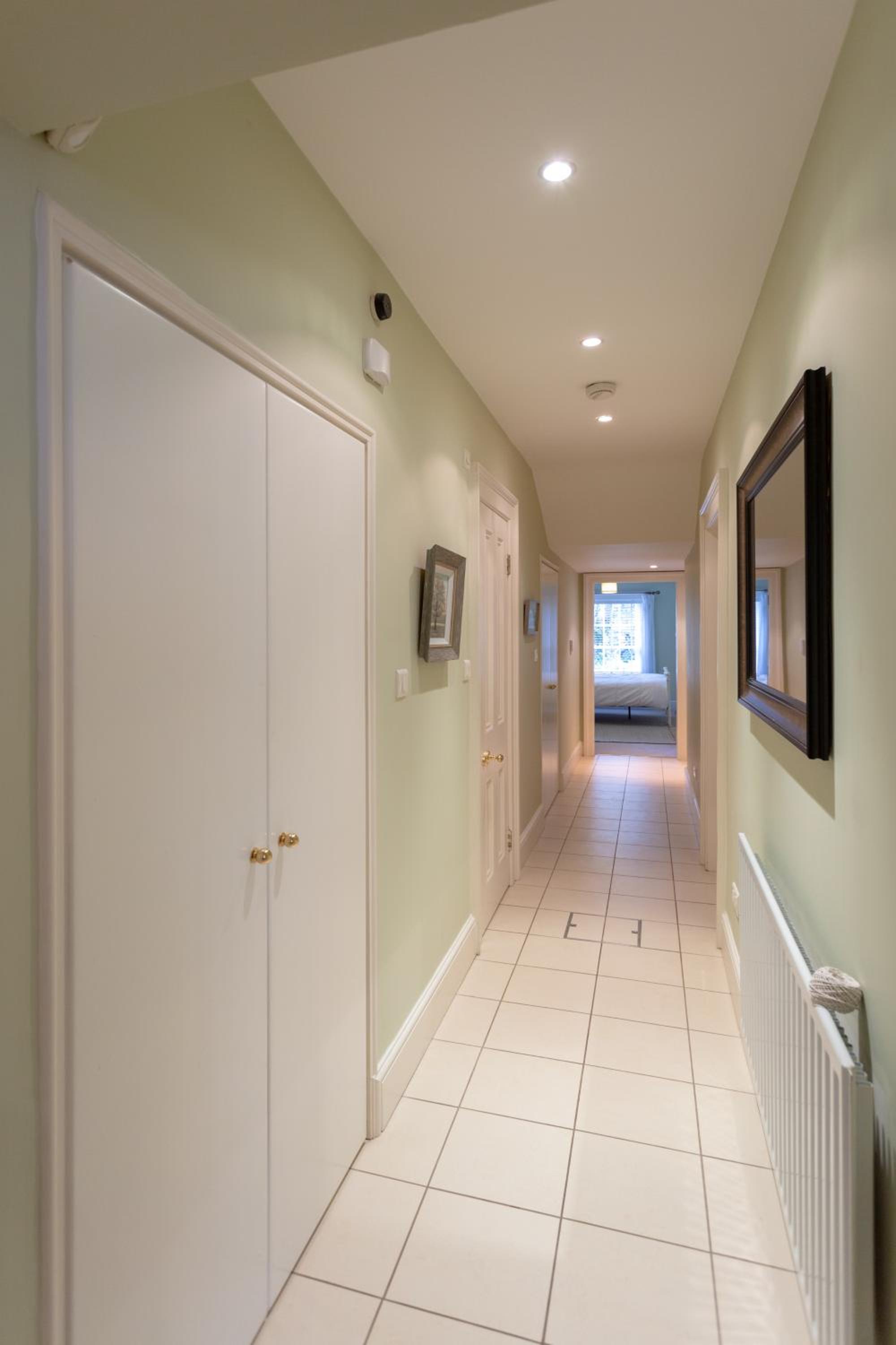 Spectacular 2 Bedroom Apartment with Sunny Garden & Terrace