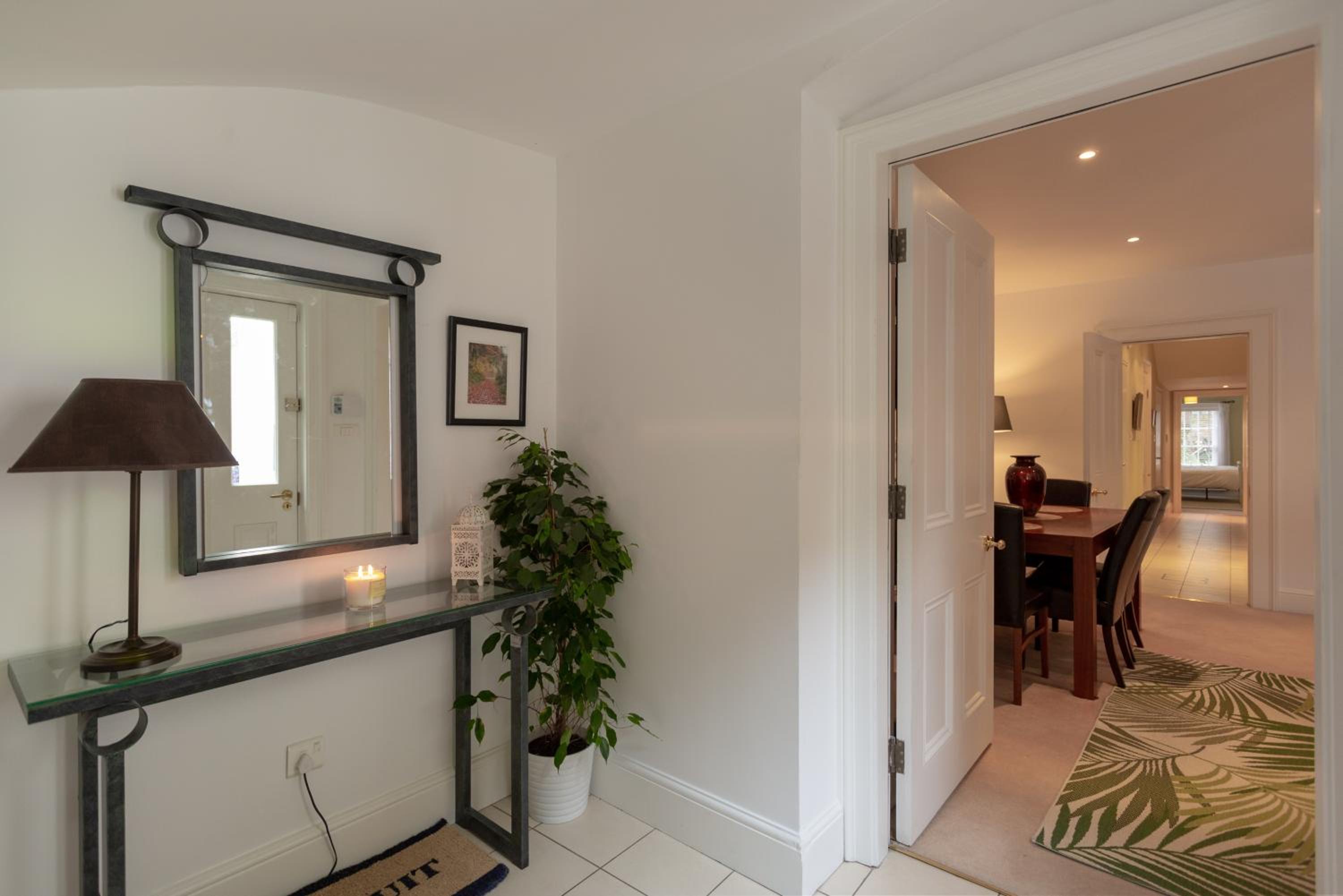 Spectacular 2 Bedroom Apartment with Sunny Garden & Terrace
