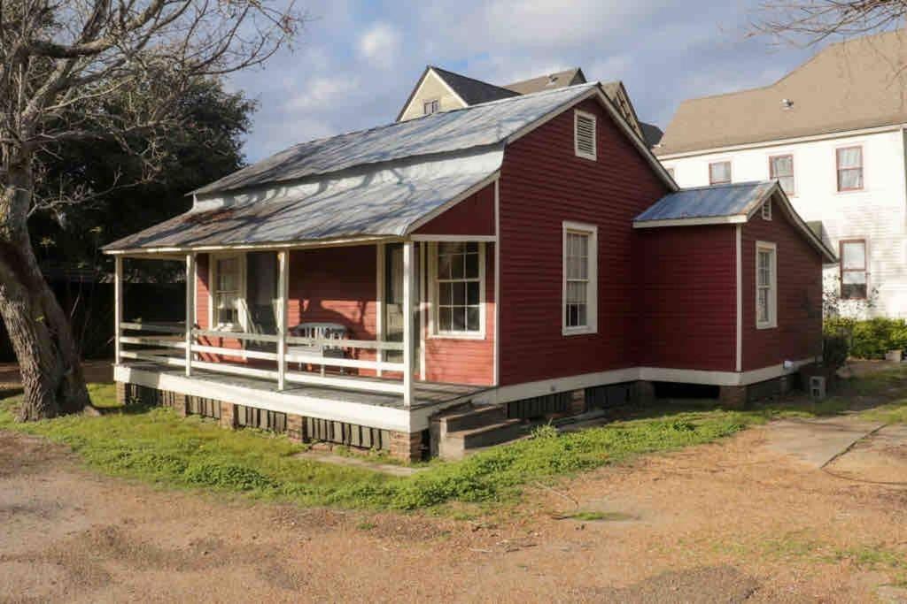 Wensel Cottage in downtown Natchez view 4