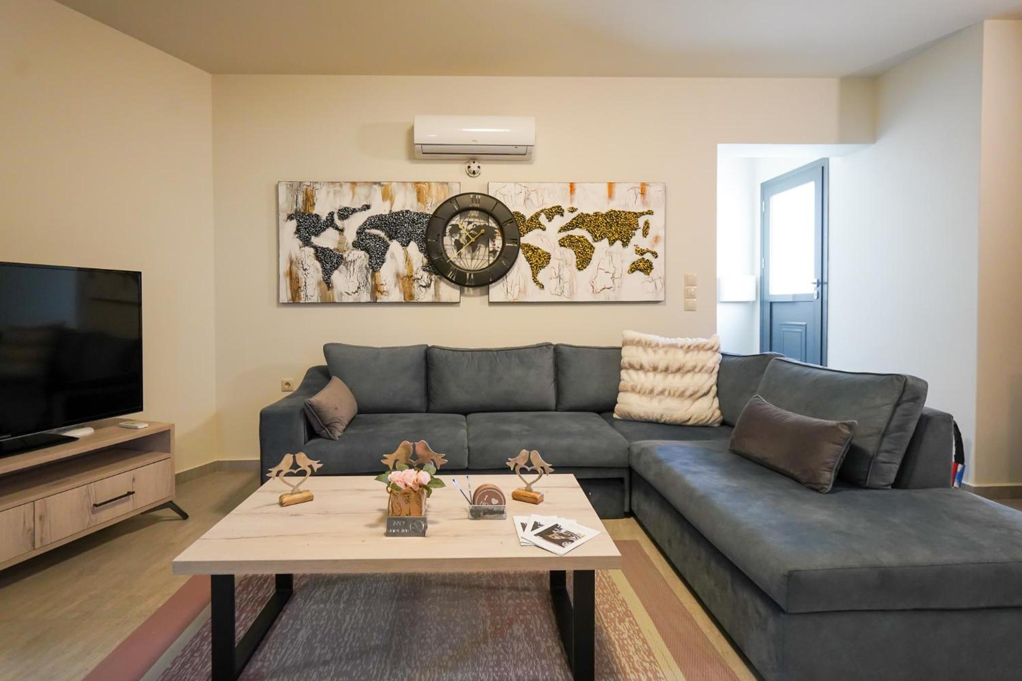 Theo and MS Luxurious Apartments by Filos Inc photo 5