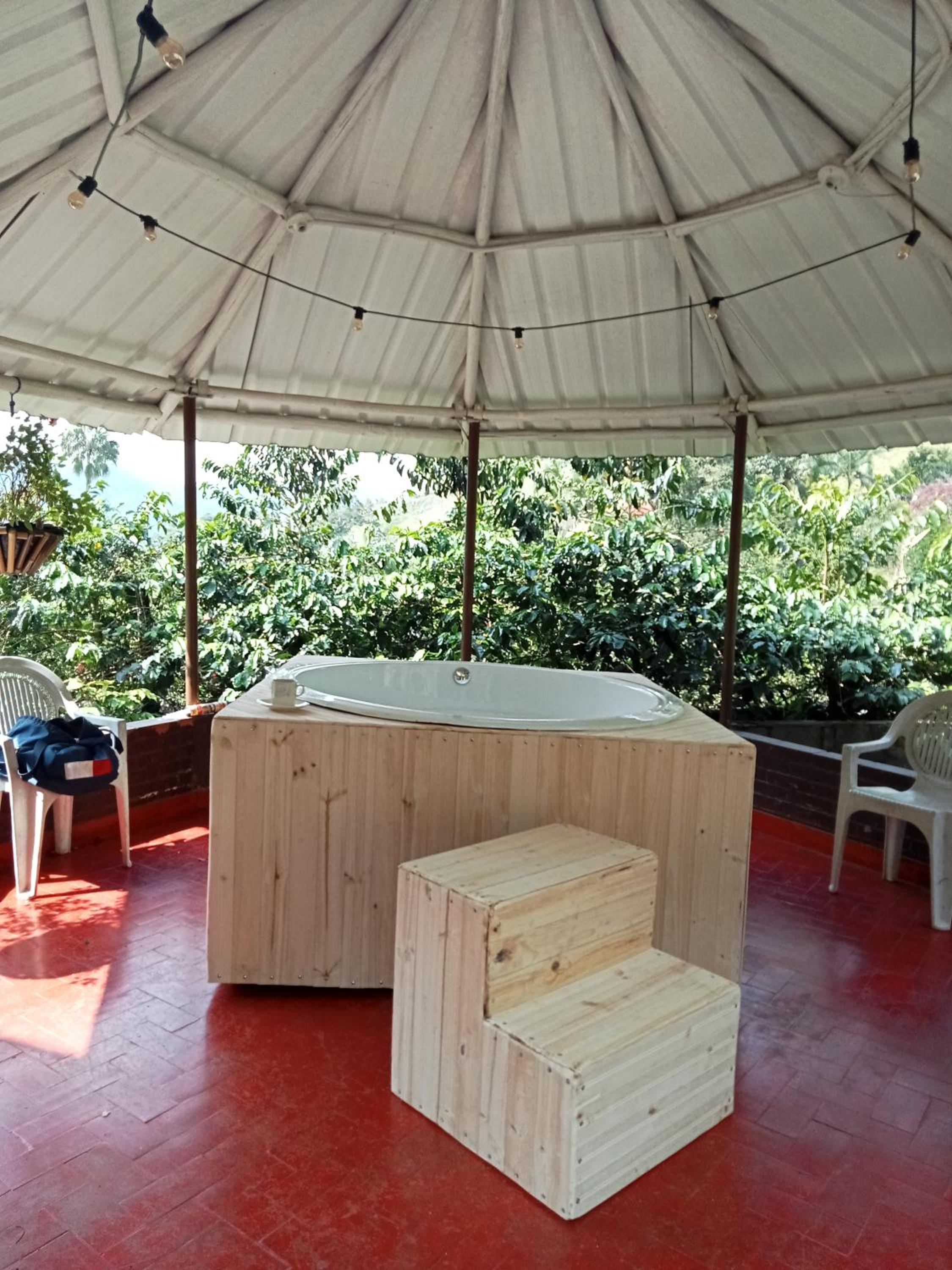 Casa Ecoturística, Disfruta de la Naturaleza , Avistamiento de Aves, Reserva Natural, Cascadas, Restaurantes Típicos , a una hora de Bogotá.