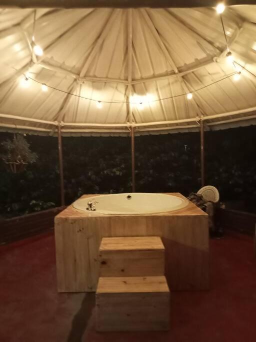 Casa Ecoturística, Disfruta de la Naturaleza , Avistamiento de Aves, Reserva Natural, Cascadas, Restaurantes Típicos , a una hora de Bogotá.