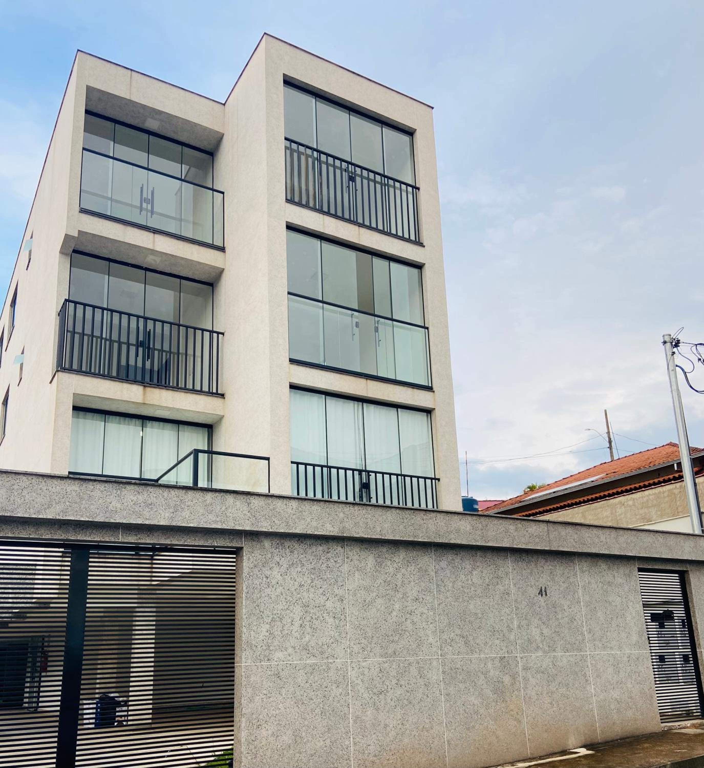 Apartamento com Elevador e Garagem