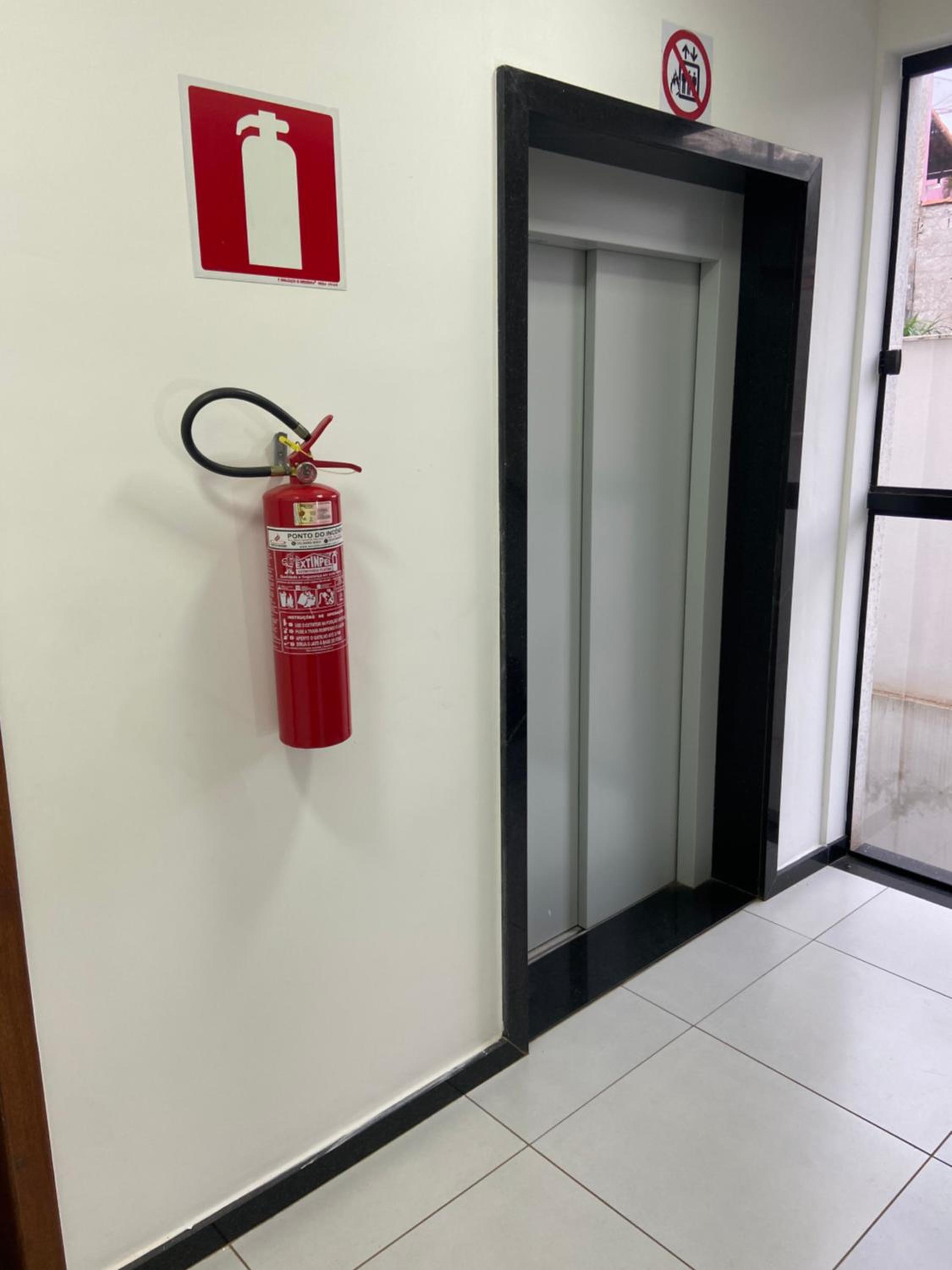 Apartamento com Elevador e Garagem