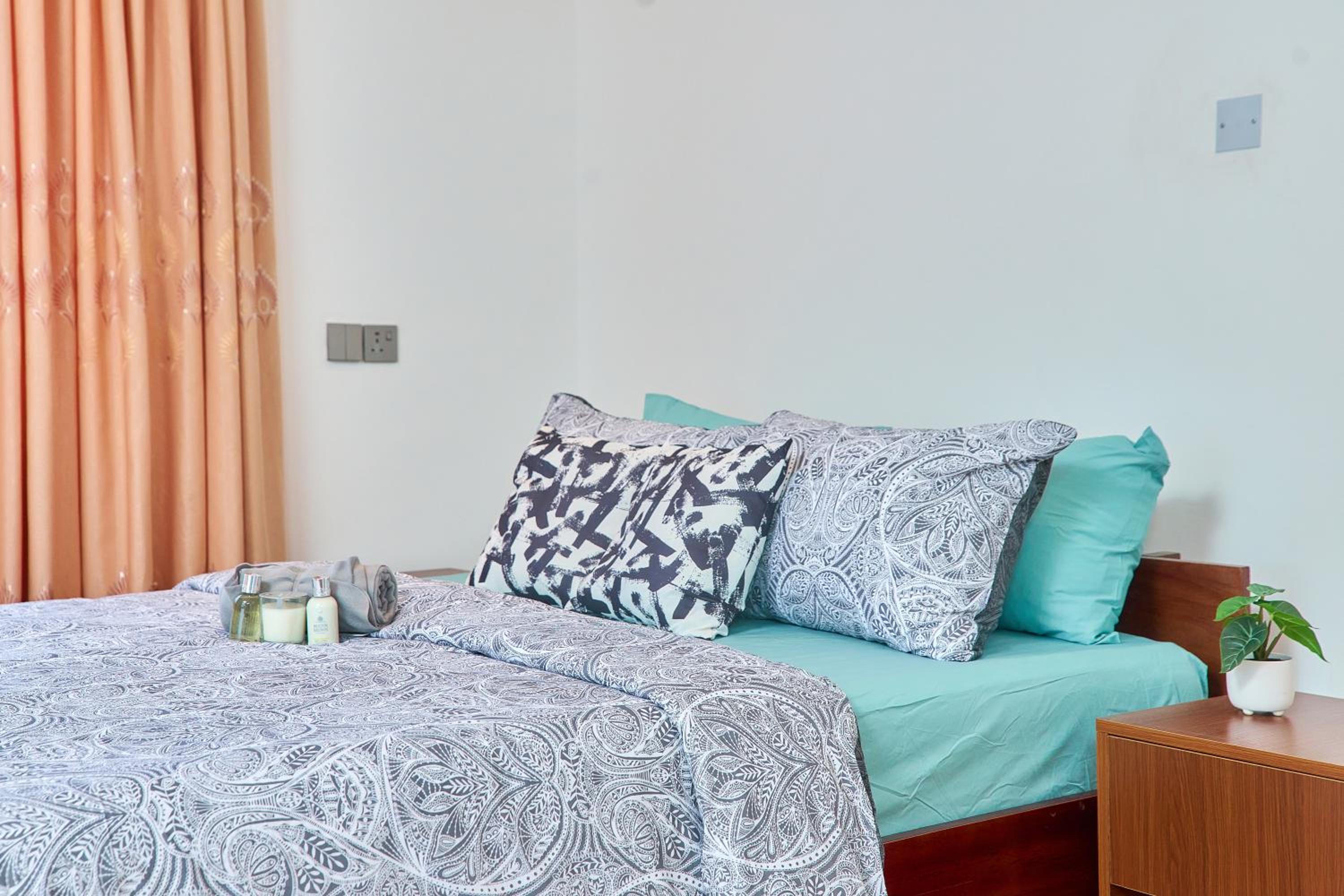 Modern 3 Bed Spacious Apartments