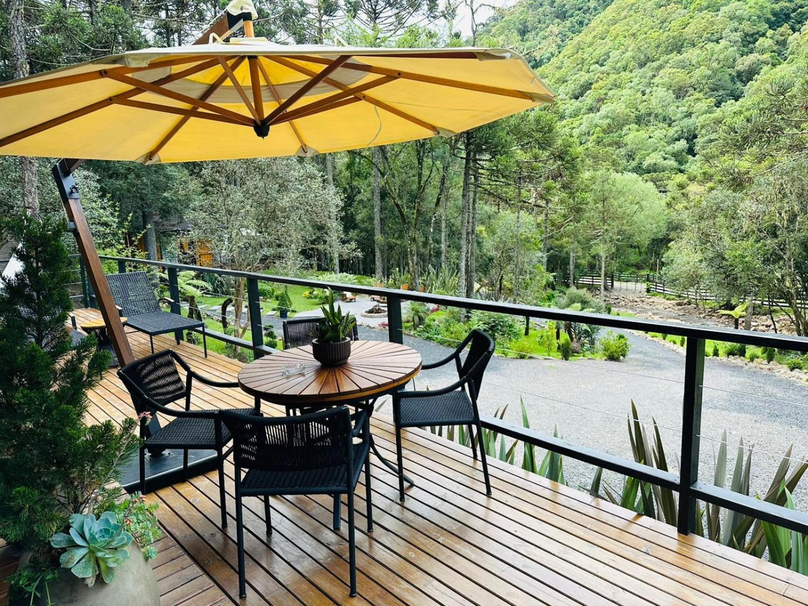 Vale dos Bugres Eco House- Cabana das Flores