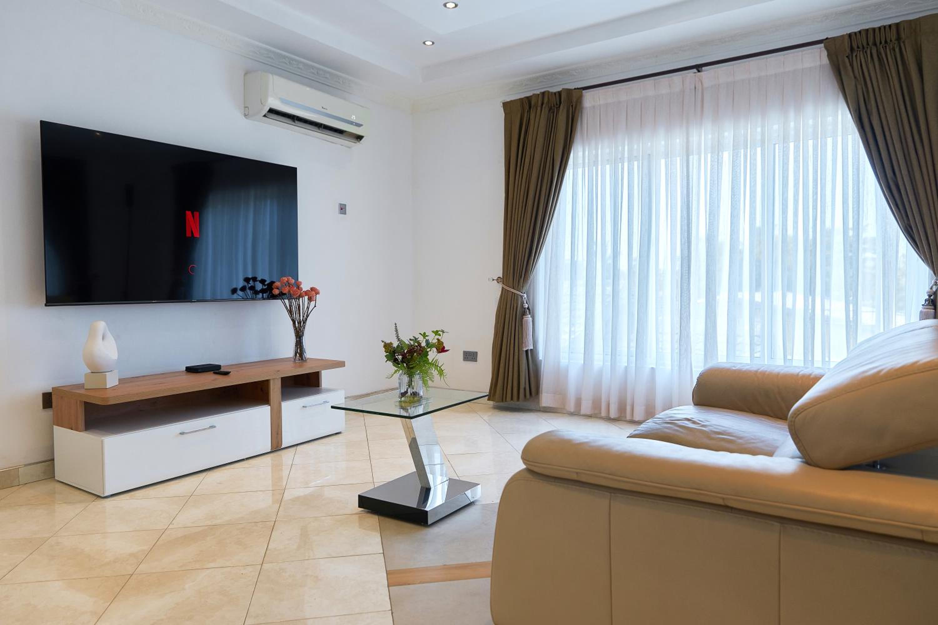 Modern 3 Bed Spacious Apartments