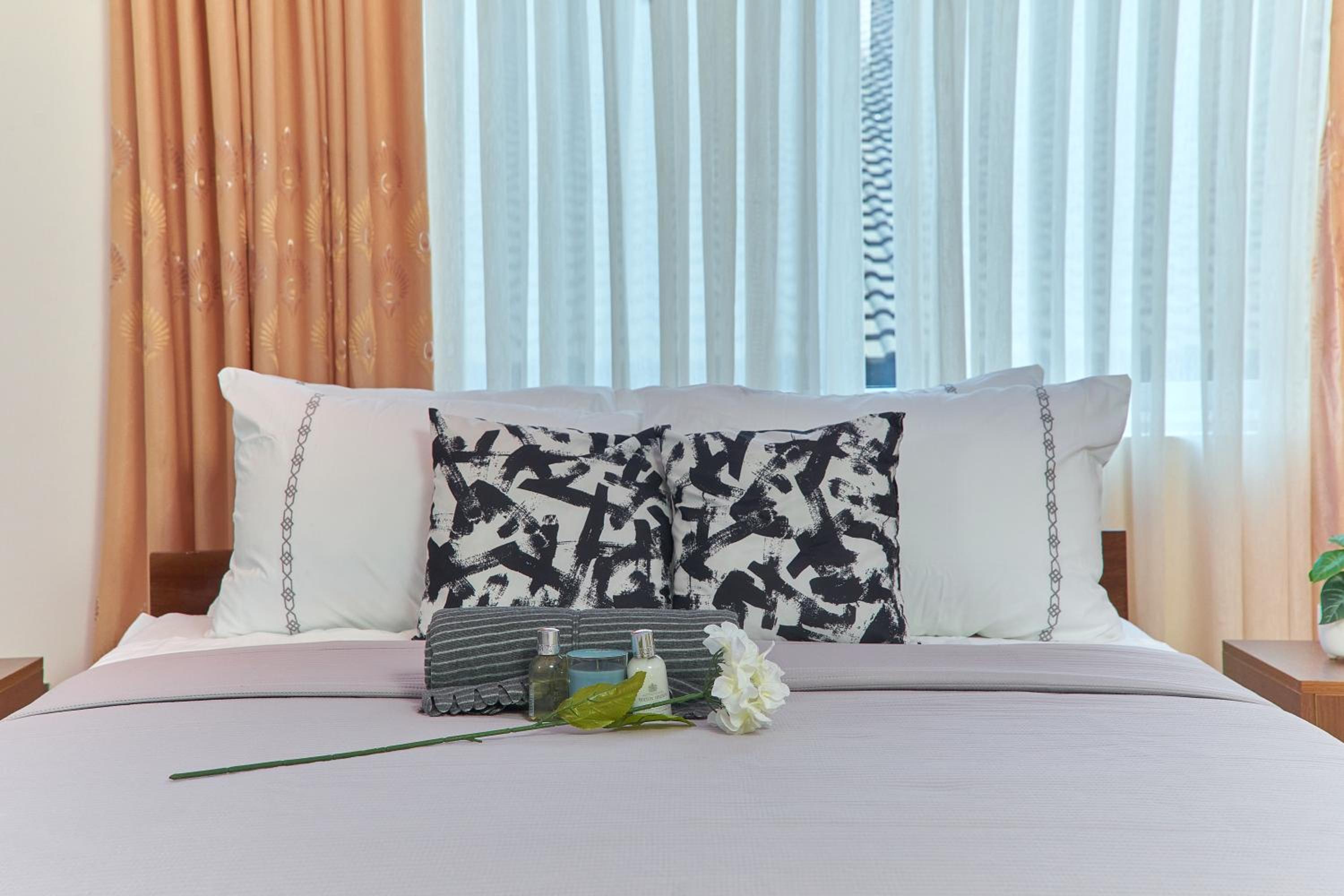 Modern 3 Bed Spacious Apartments
