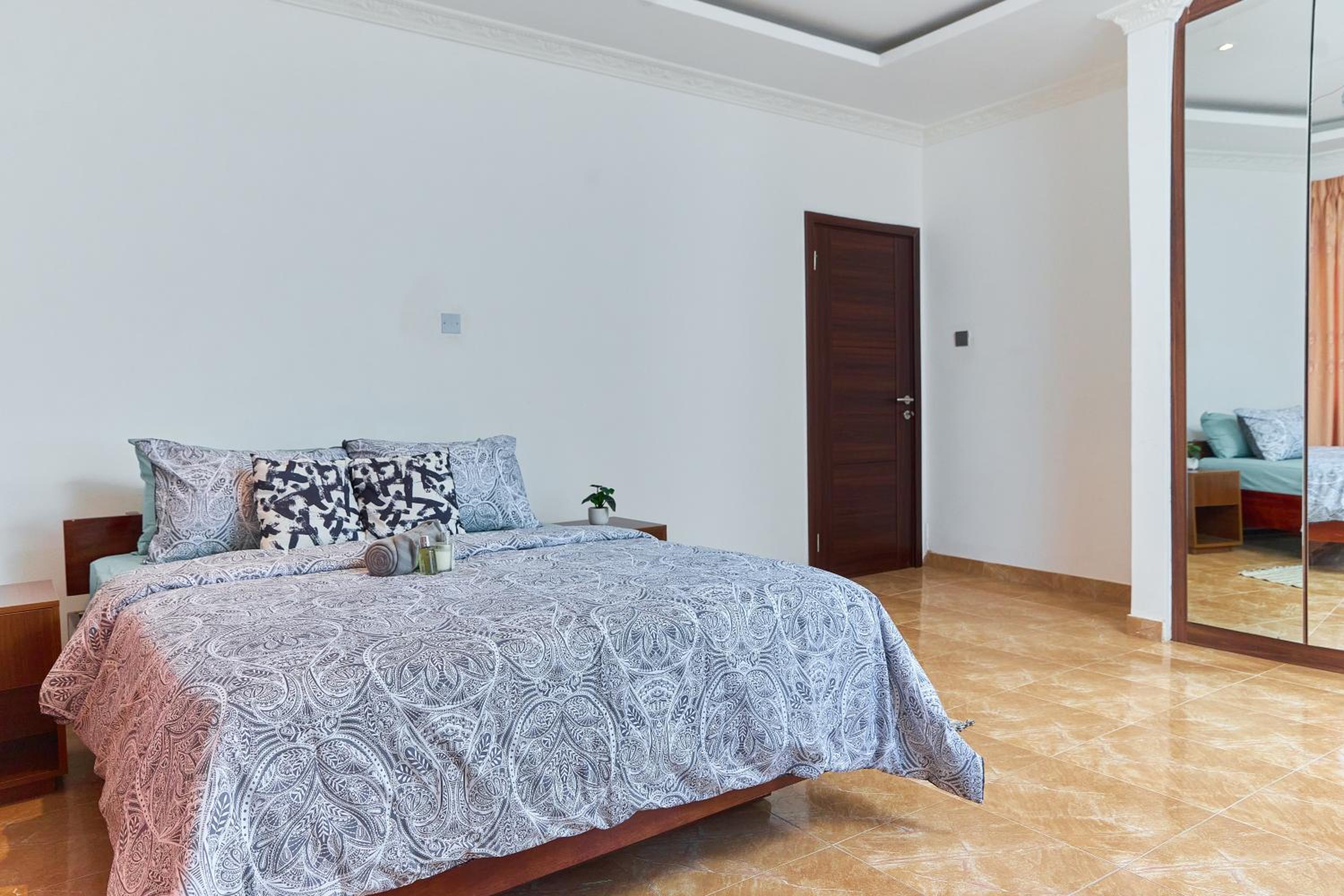 Modern 3 Bed Spacious Apartments