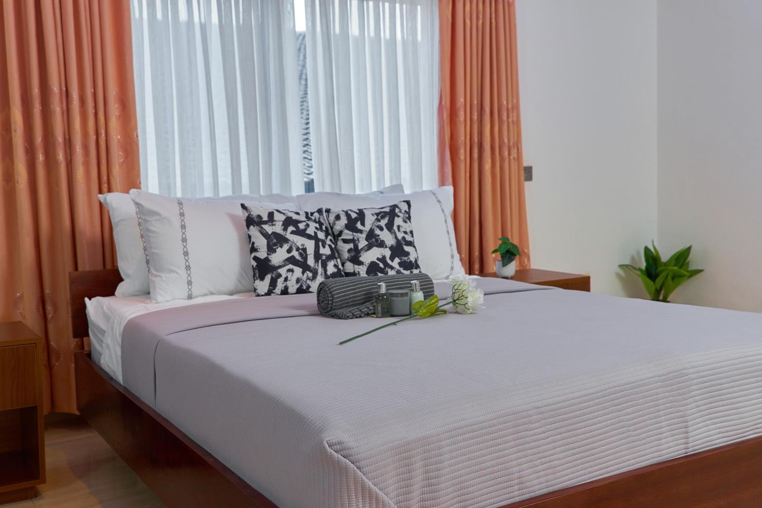 Modern 3 Bed Spacious Apartments