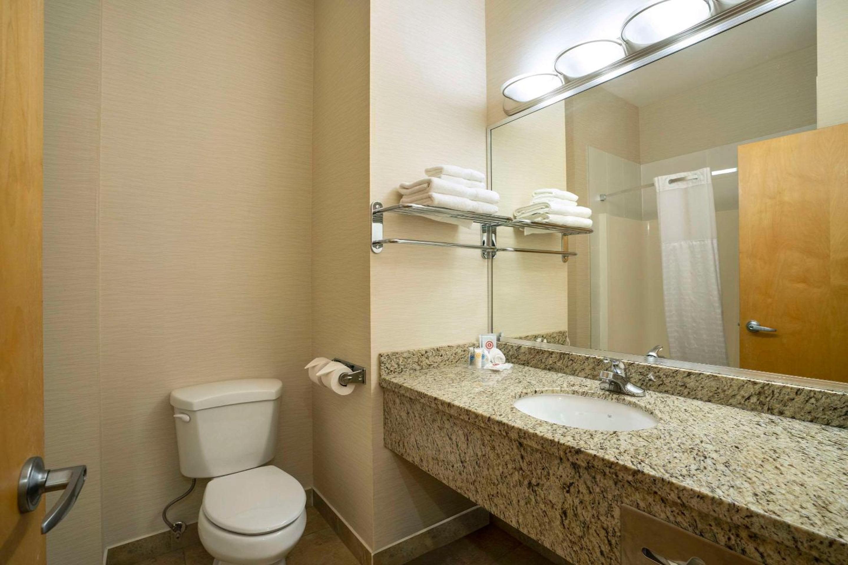 Surrey Vacations - Comfort Inn  Suites - Property Image 41