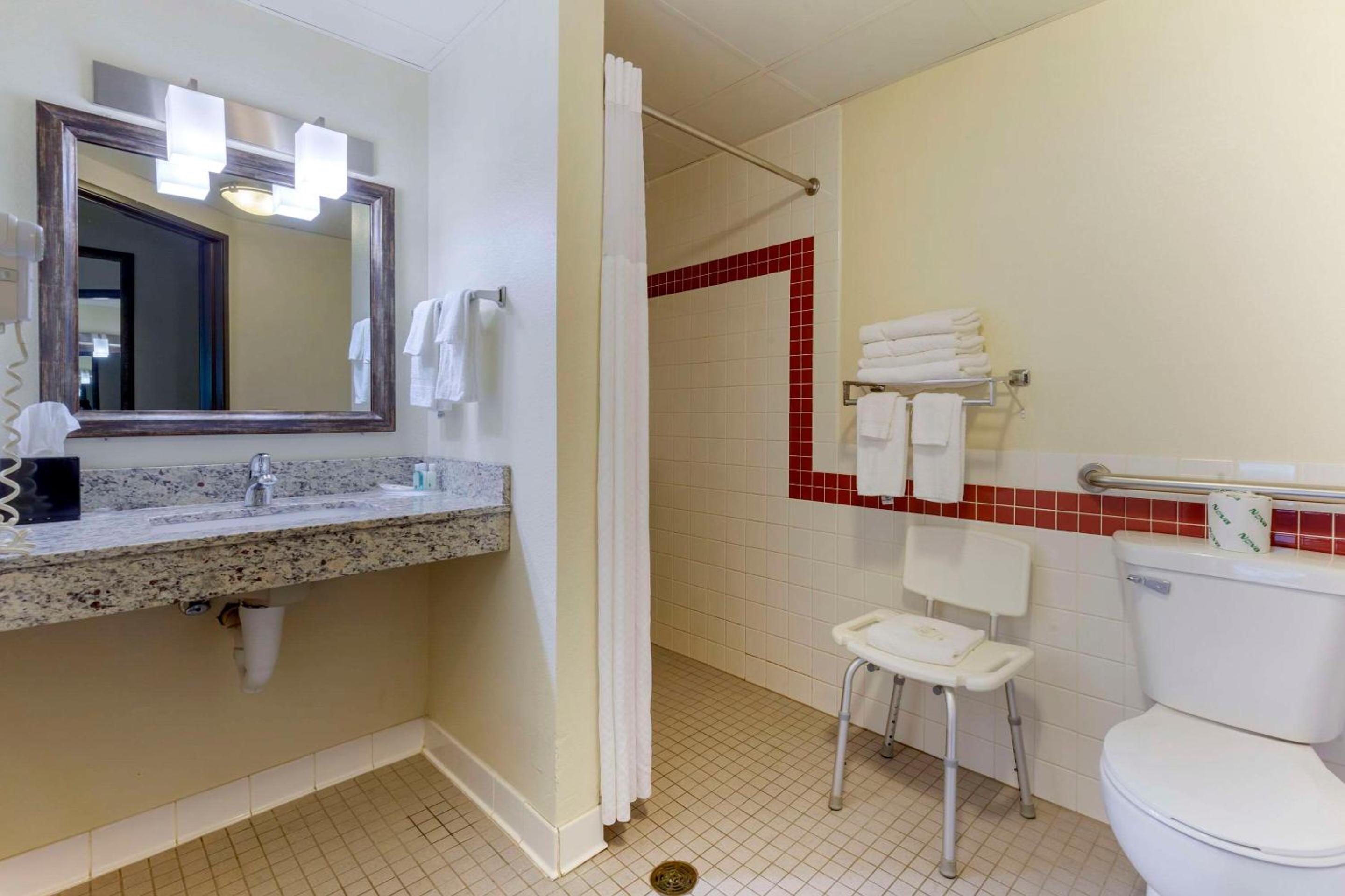 Quality Inn Oshkosh Aviation Park