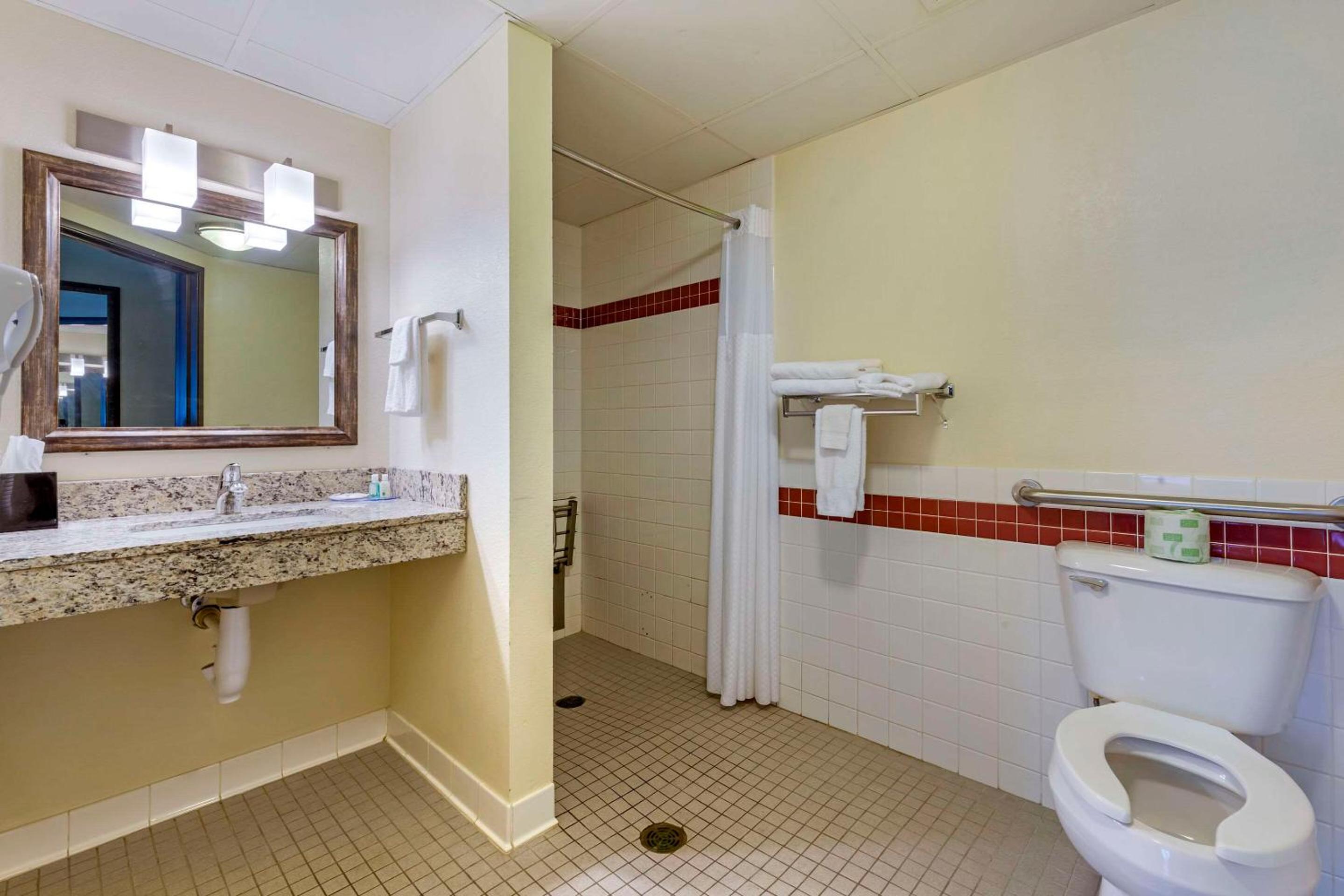 Quality Inn Oshkosh Aviation Park