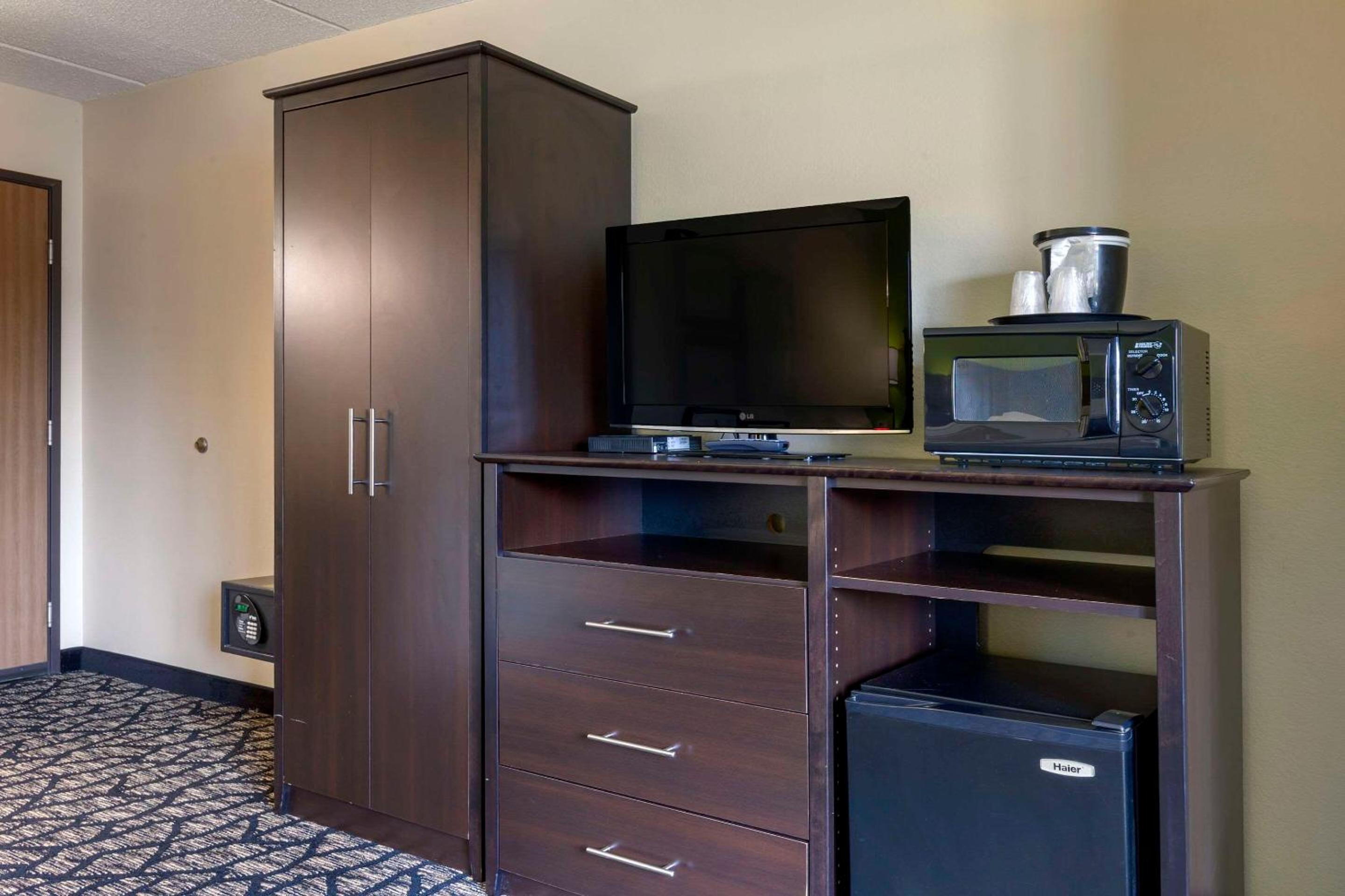 Quality Inn Oshkosh Aviation Park