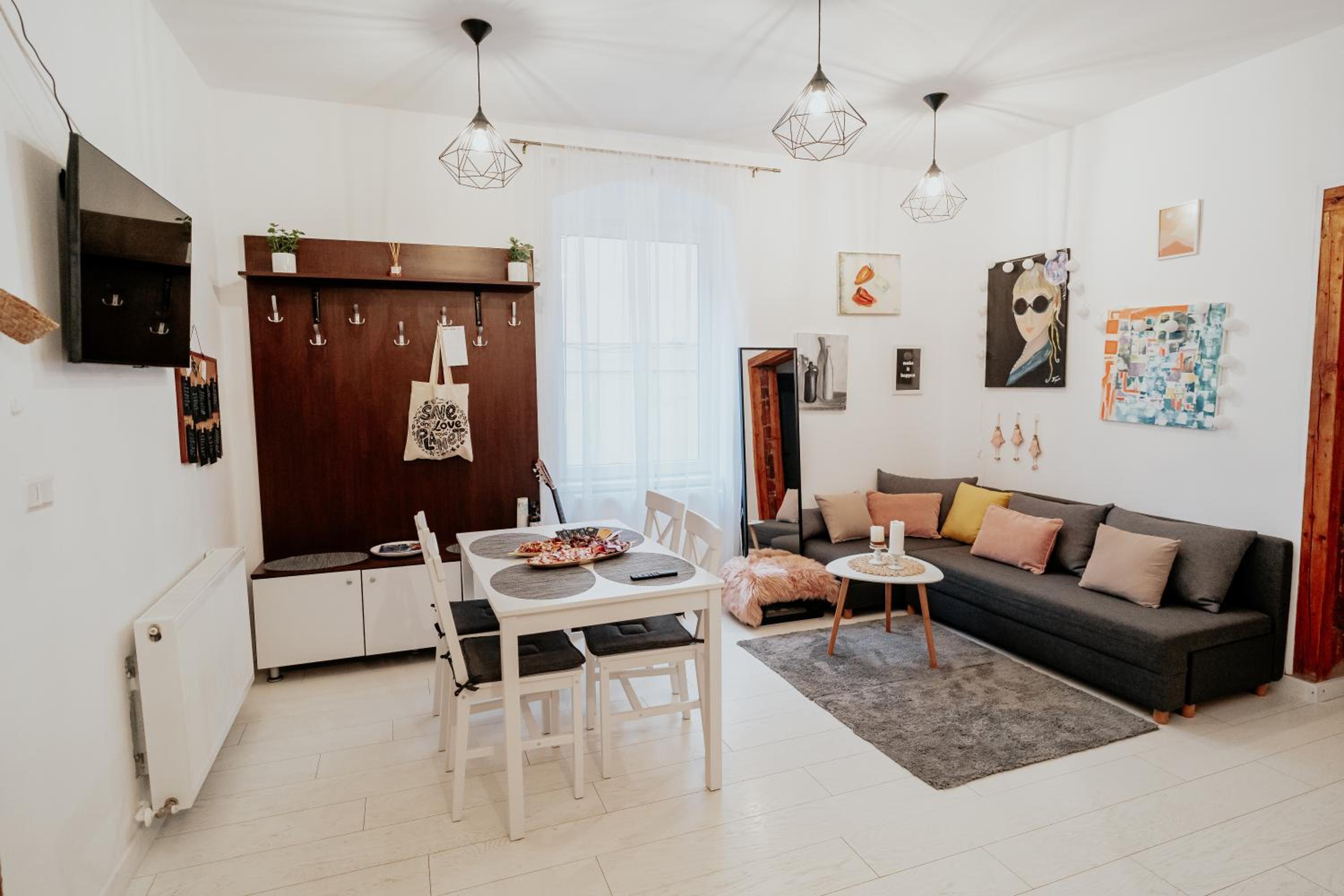 The Change House- Central Cozy Vibe Terasa Dormitoare separate view 3