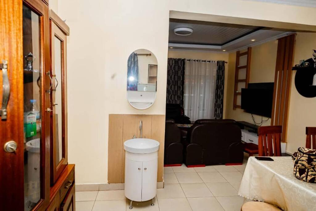 Modern Home, Fully Furnished view 3