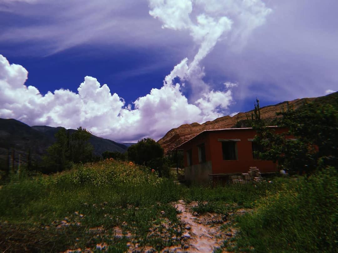 Macondo - Casas entre cerros