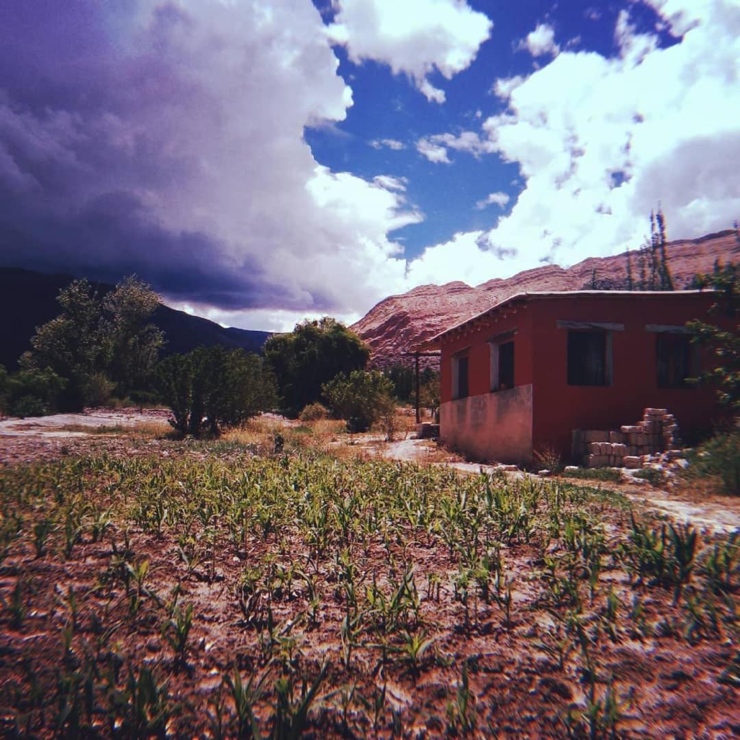Macondo - Casas entre cerros