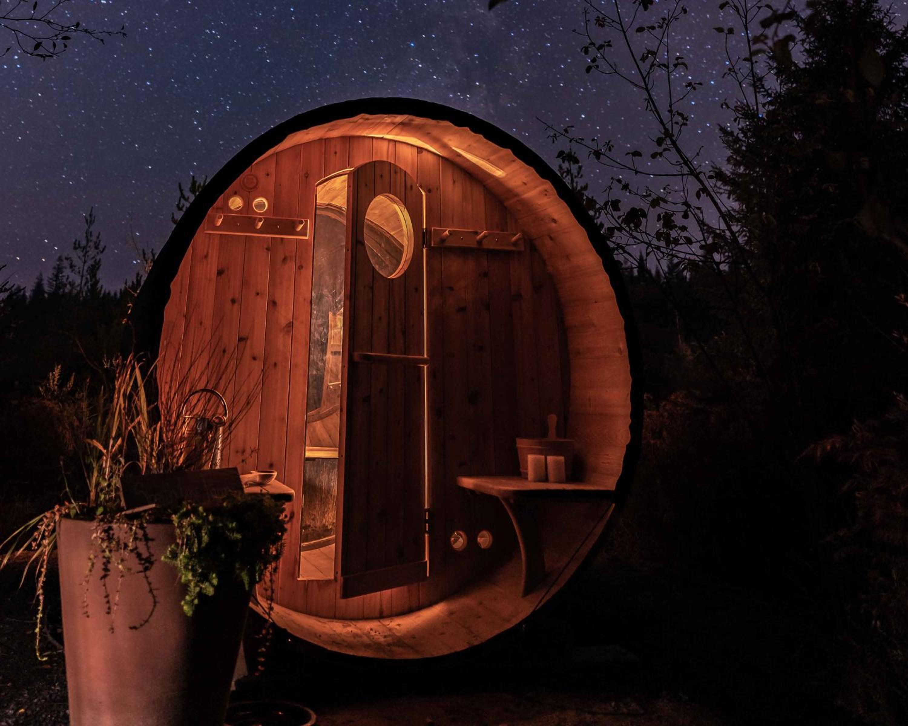 Tiny house & Sauna on Lakefront Farm Oasis