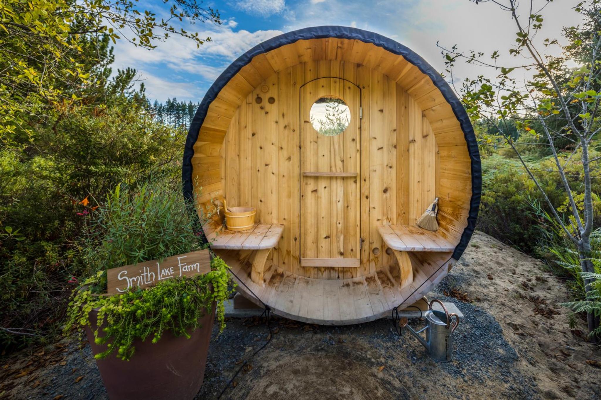 Tiny house & Sauna on Lakefront Farm Oasis