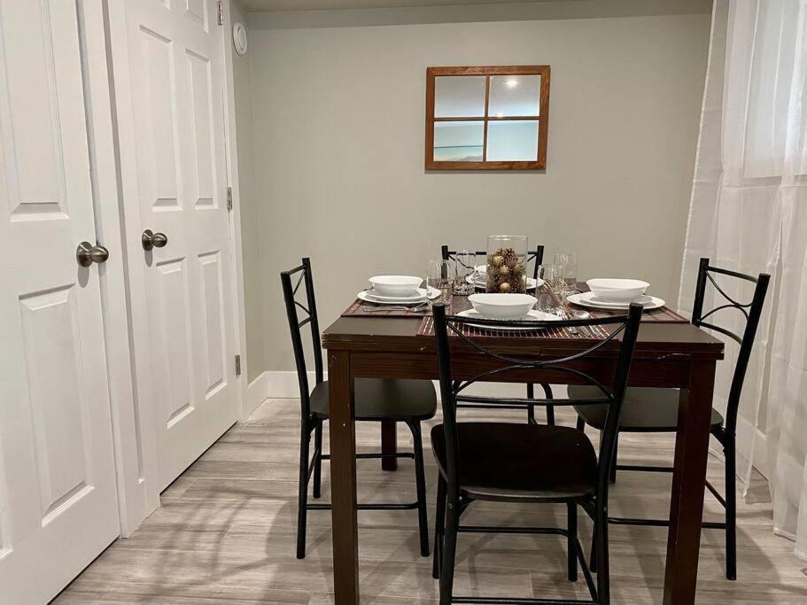 Hidden Getaway, BSMT with Back Yard