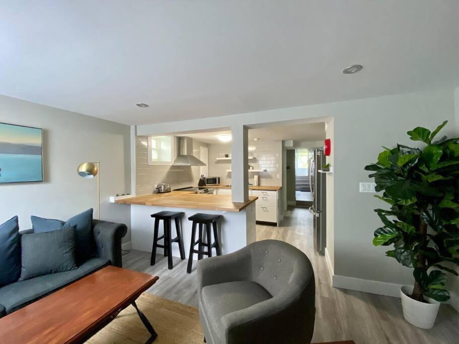 Hidden Getaway, BSMT with Back Yard