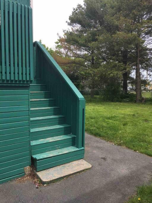 Hidden Getaway, BSMT with Back Yard